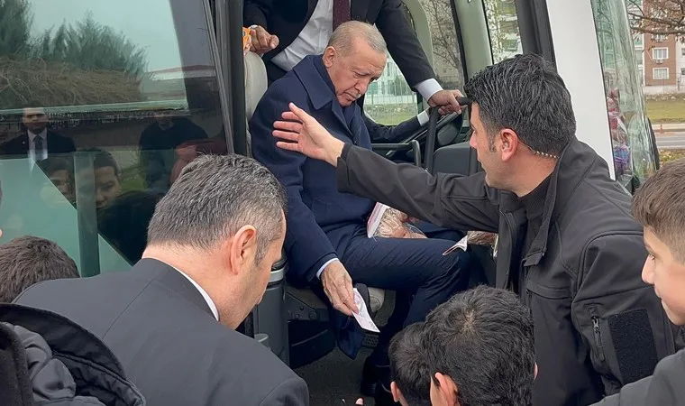 Erdoğan Diyarbakır'da çocuklara oyuncak dağıttı