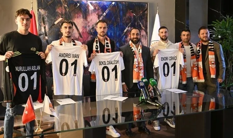 Adanaspor, dört futbolcuyla sezon sonuna kadar sözleşme imzaladı