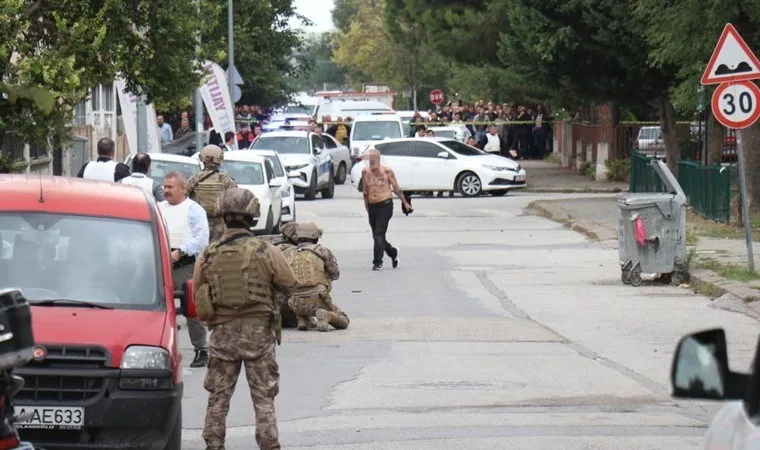 eski polis, sevgilisini bıçaklayarak ağır yaraladı