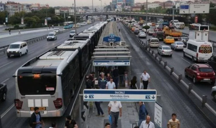 Metrobüs durağında havaya ateş açan şüpheli yakalandı