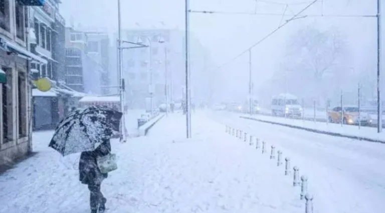 Marmara'da kar yağışı başladı, İstanbullular dikkat!