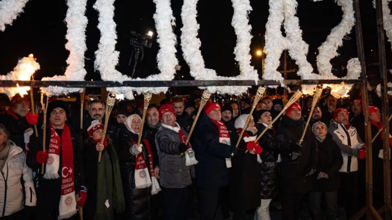 Kars'ta Sarıkamış şehitleri için meşaleli yürüyüş düzenlendi