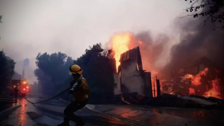 Los Angeles'taki yangının sebebi araştırılıyor