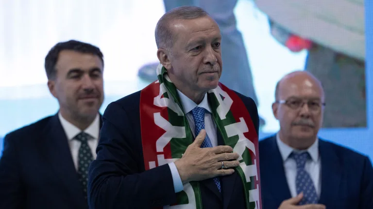 Erdoğan: Terör örgütü kendini feshetmeli