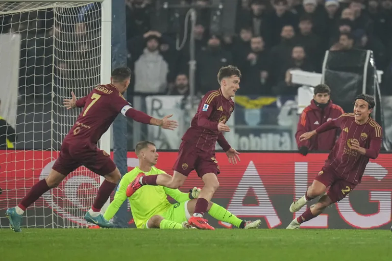 Roma, Lazio'yu dev derbide 2-0 mağlup etti