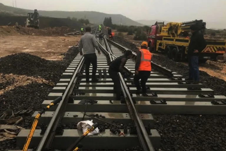 Mersin-Gaziantep demiryolu projesinde İngiliz kredisiyle ray temini başlıyor