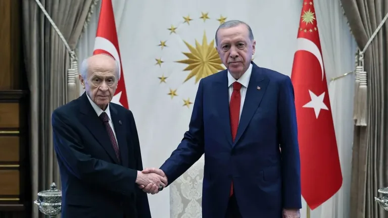 Erdoğan Bahçeli ile görüşmeye başladı