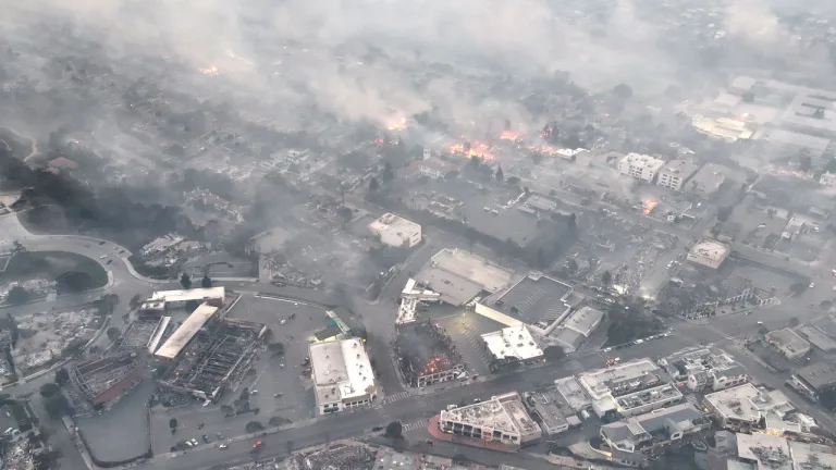 Los Angeles'taki yangınlar 10 can aldı