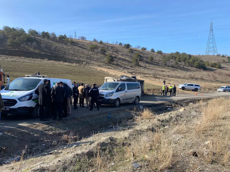 zift yüklü kamyon kaza yaptı, 3 belediye personeli hayatını kaybetti